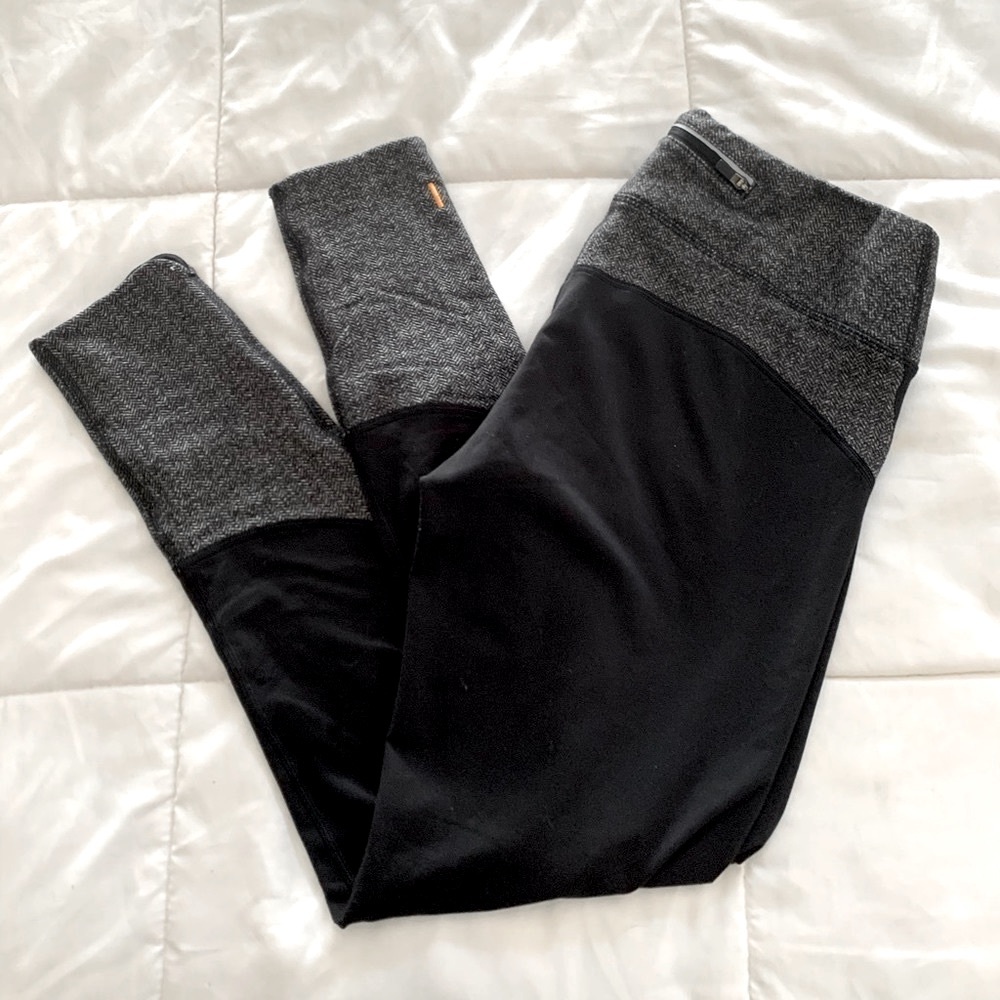 Lucy black leggings with grey chevron pattern